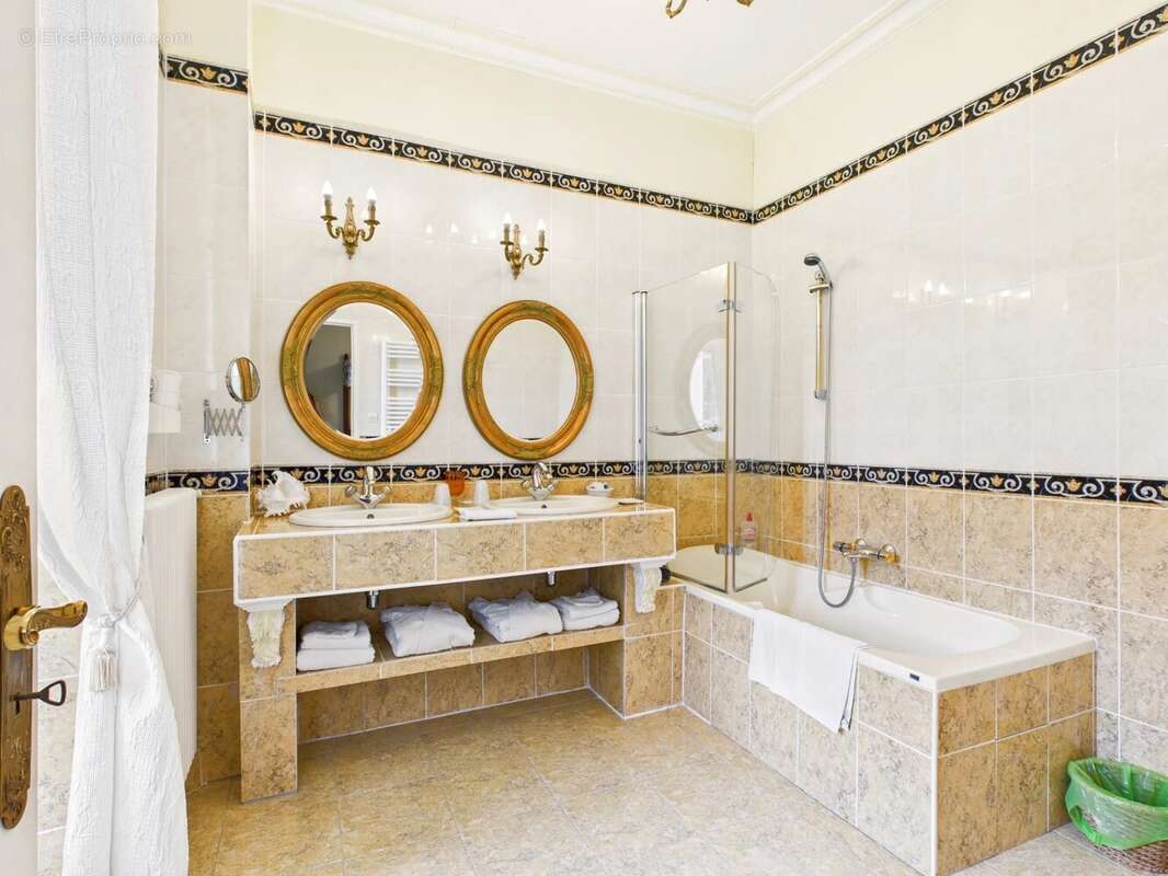 Maison à TOURNON-SAINT-PIERRE