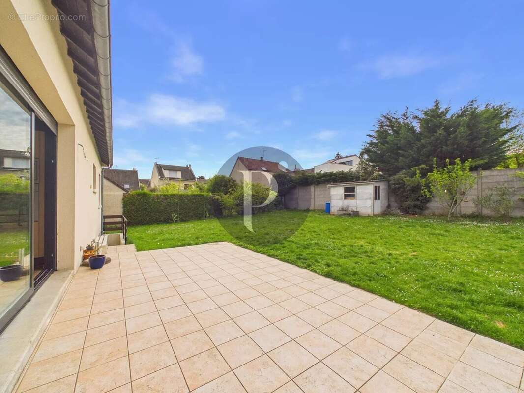 Maison à VERRIERES-LE-BUISSON