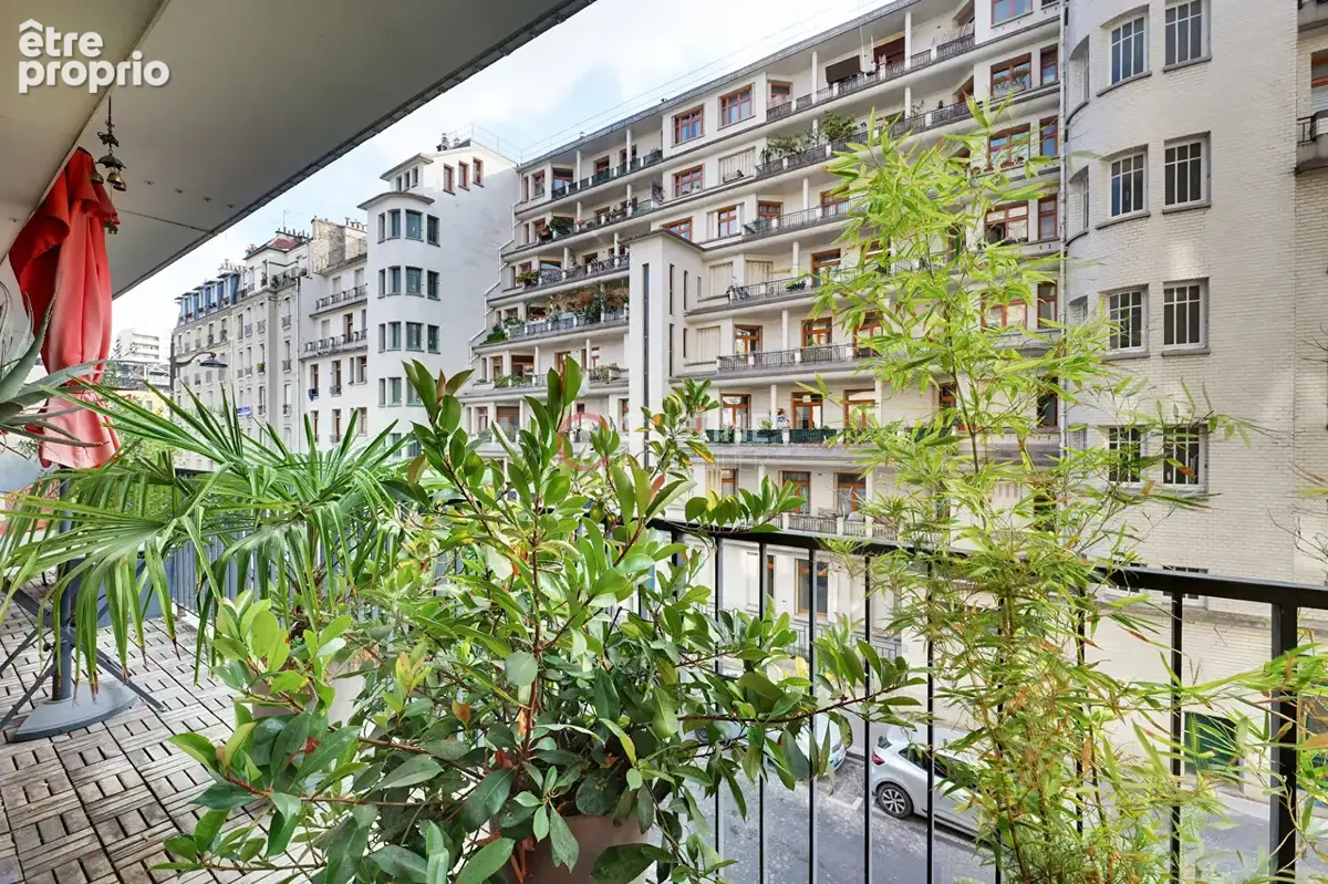 Paris 18e / Deux pièces avec balcon de 9 m², parking et cave /DPE D - photo 1