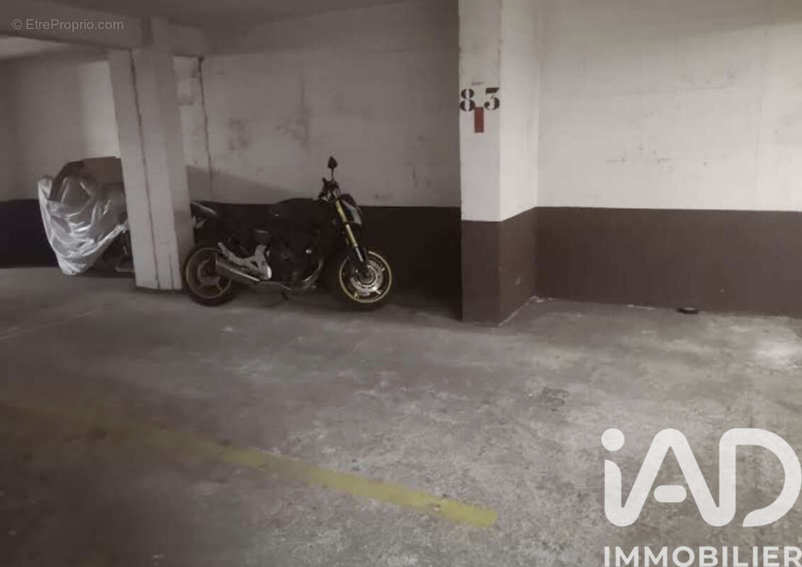 Photo 2 - Parking à PARIS-20E