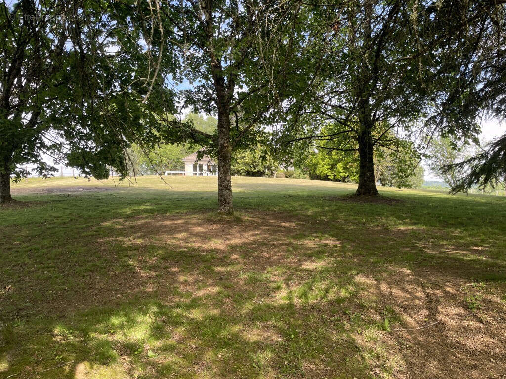 Maison à ORGNAC-SUR-VEZERE