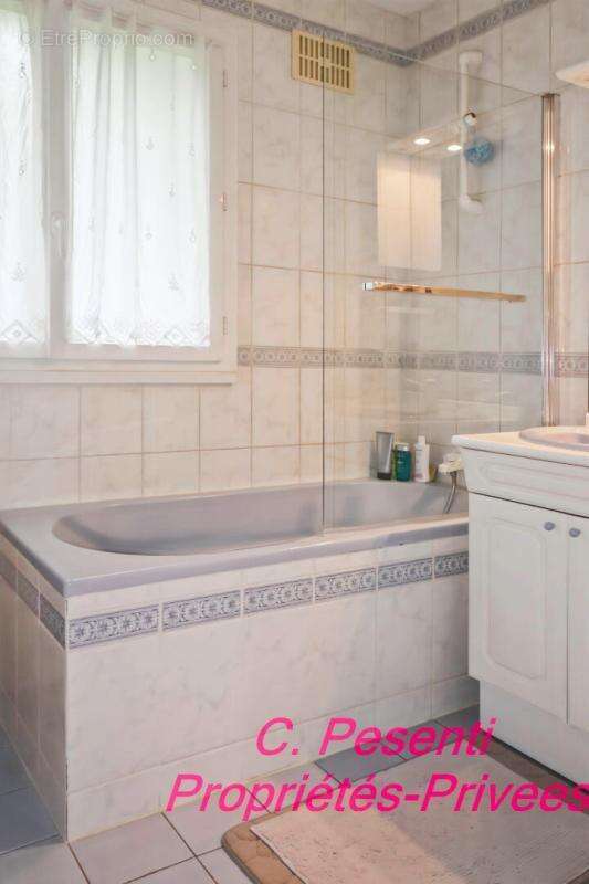 Maison à CONCHES-SUR-GONDOIRE