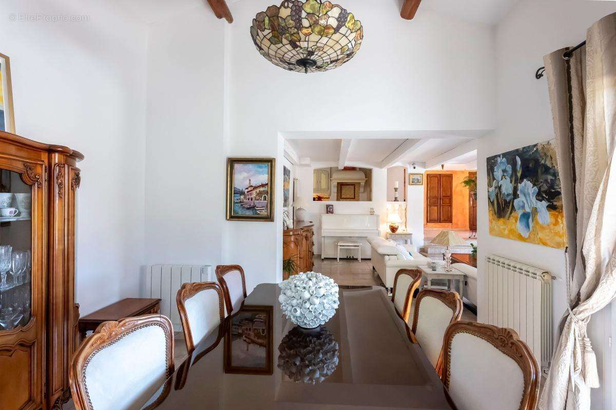 Maison à LE CASTELLET
