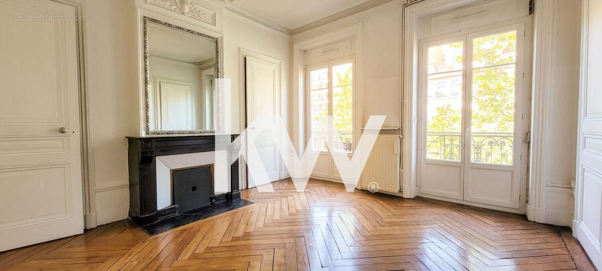 Appartement 122 m² à Saint-Etienne  - photo 2