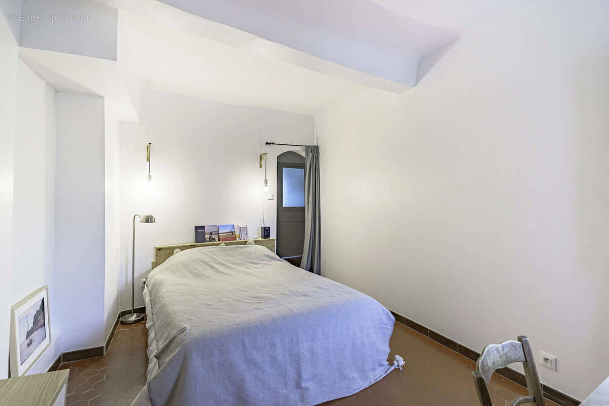 Appartement à MARSEILLE-2E