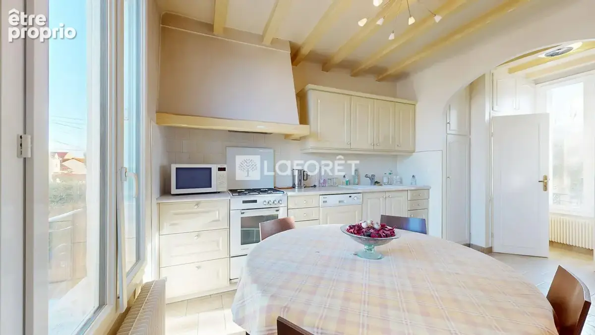 Maison années 30 avec sous-sol, garage et jardin spacieux - photo 1