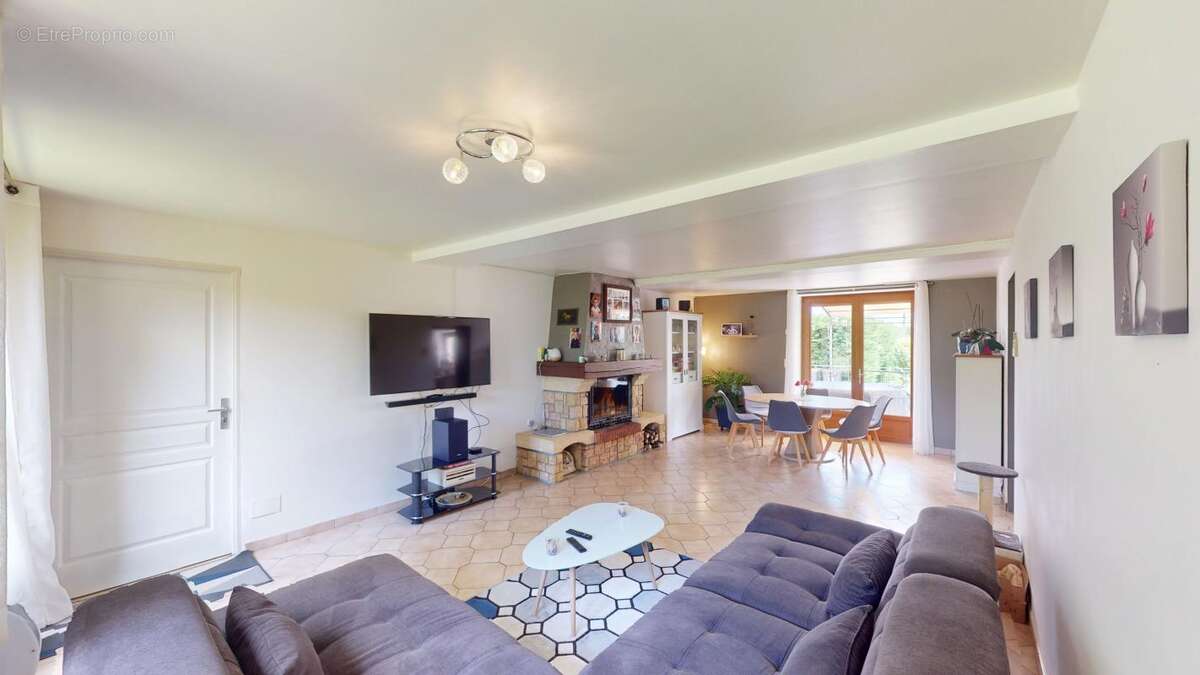 Maison à SENS-BEAUJEU