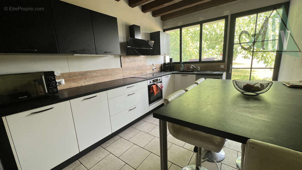 77 - Voulx, maison 7 pièces, 177 m2 environ, jardin 1 916 m2 - photo 3