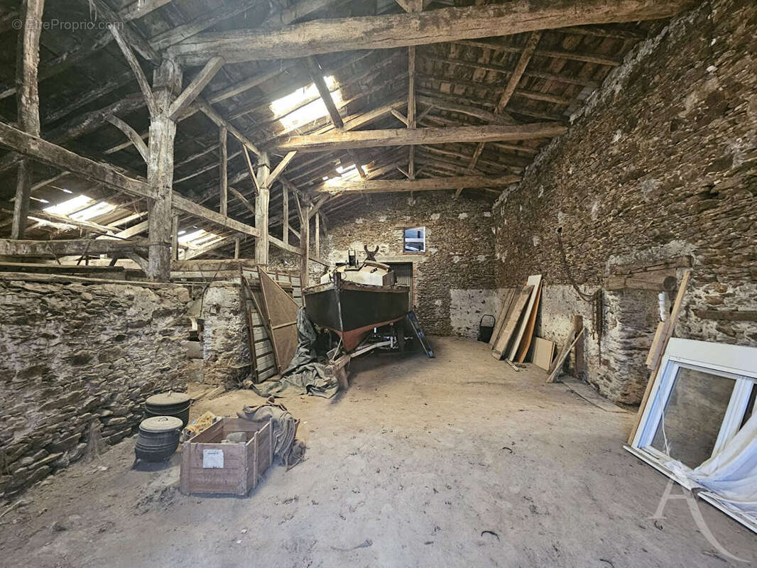 Grange à réhabiliter 250 m² - photo 7