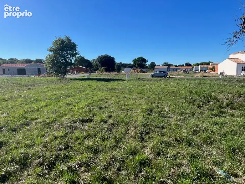 Terrain à CHAZELLES