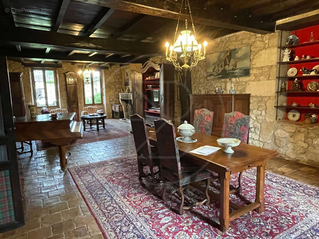 Maison à BONNEVILLE-ET-SAINT-AVIT-DE-FUMADIERES