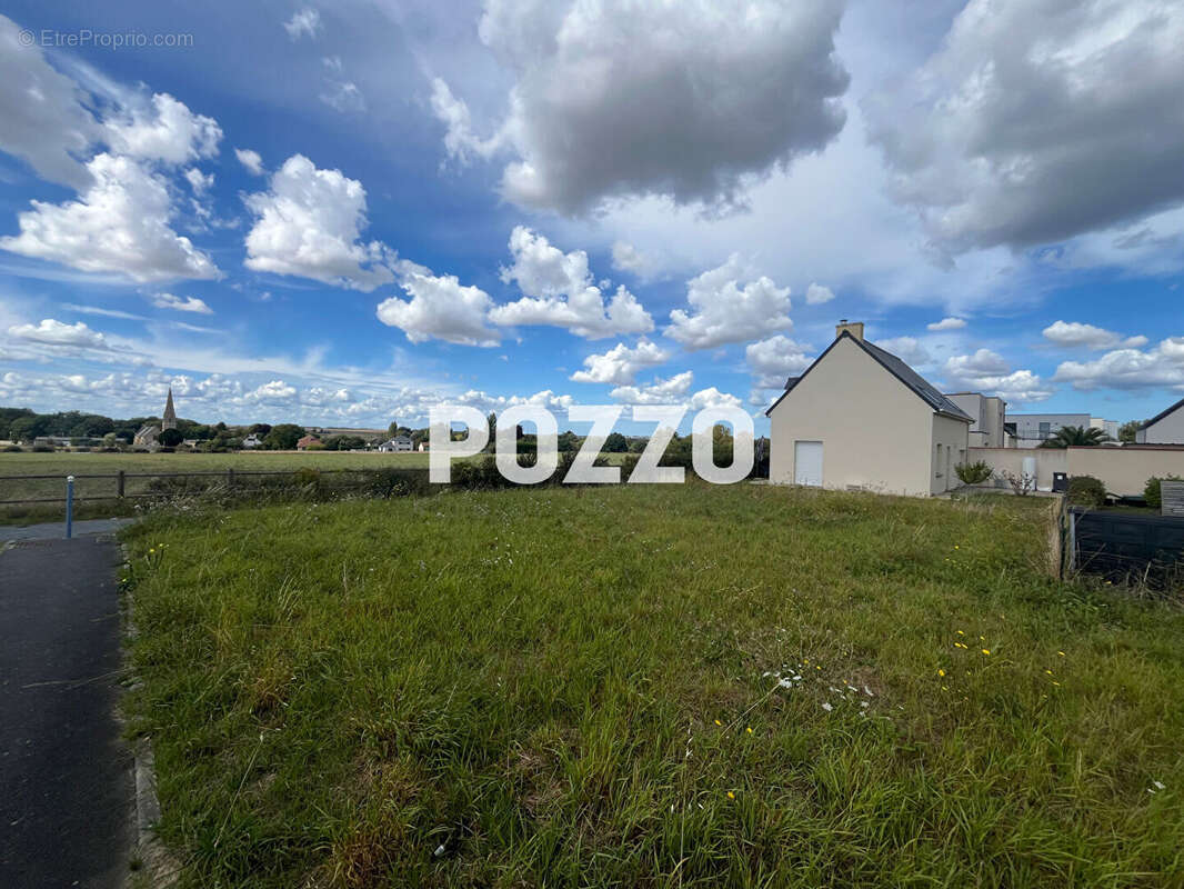 Terrain à FLEURY-SUR-ORNE