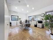 Commerce à SAINT-CLEMENT-DE-RIVIERE