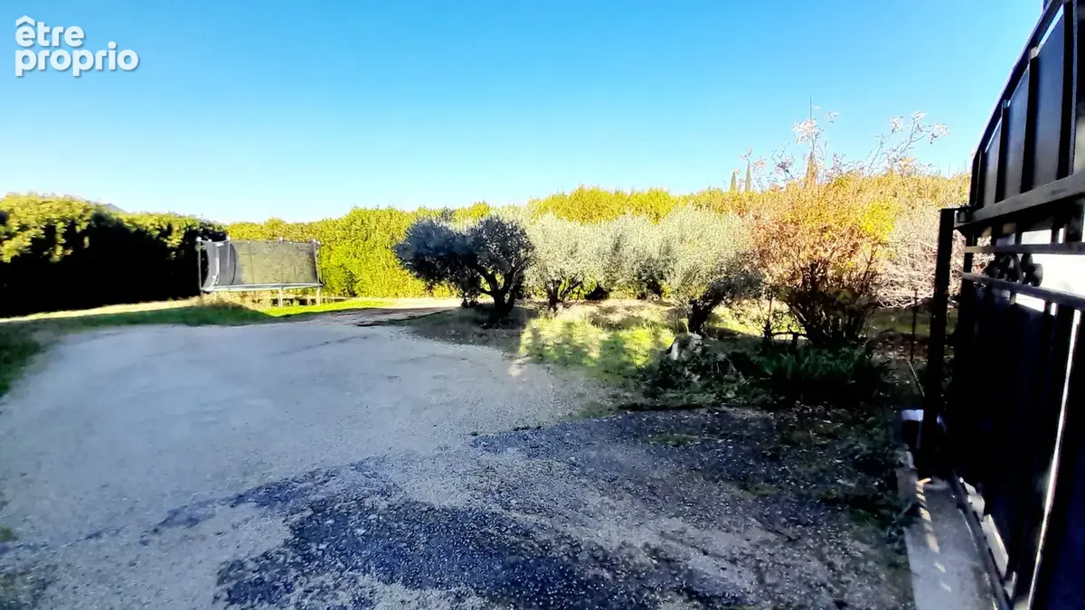 Terrain à MAUBEC