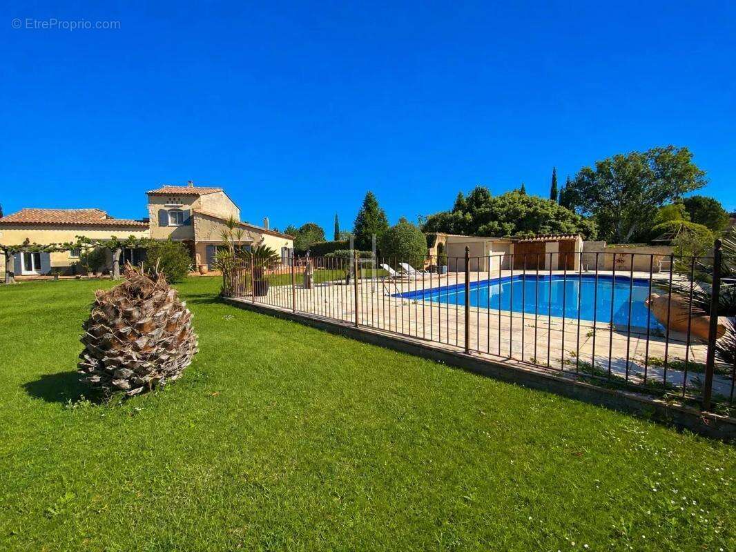Maison à FONTVIEILLE