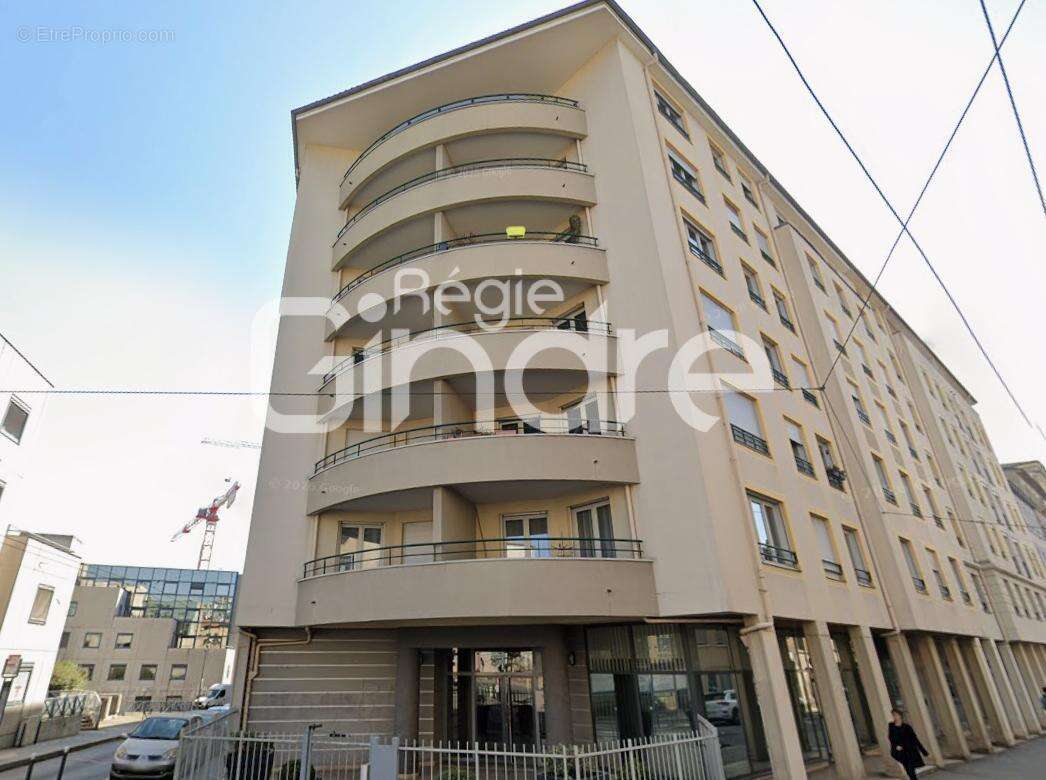 Vente - Appartement - 2 pièces + cuisine - 51 m² - 265 000 € - - photo 6