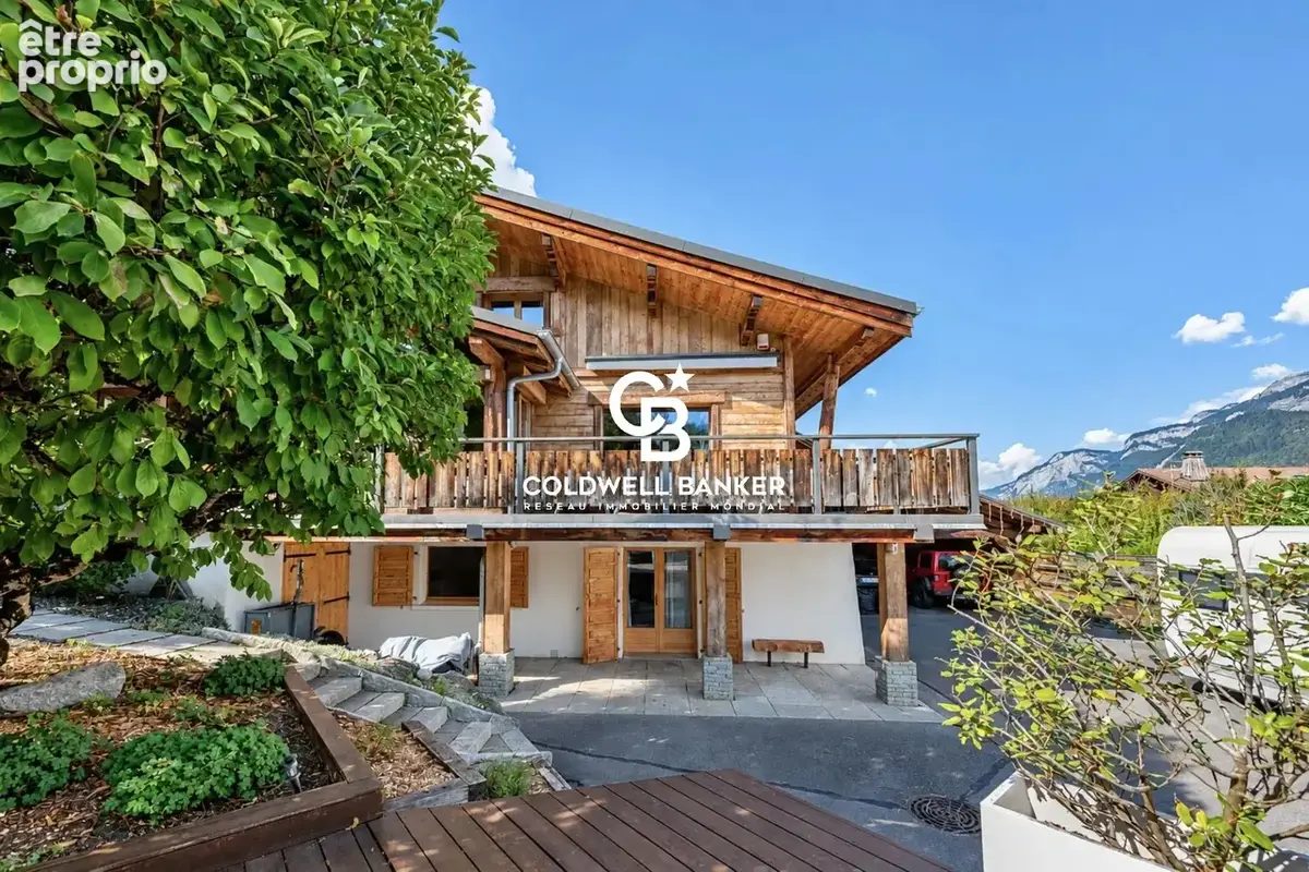 Chalet 5 chambres de 217m² avec belles prestations et vue Mont-Blanc - Sallanches - photo 2