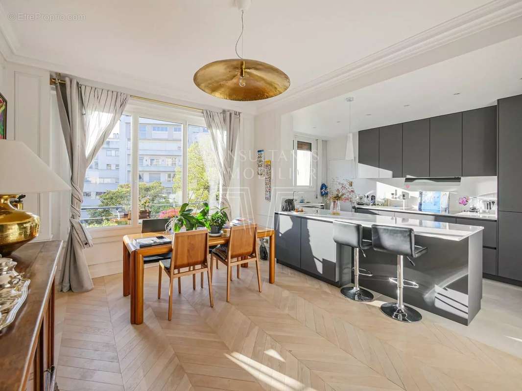 Appartement à PARIS-16E