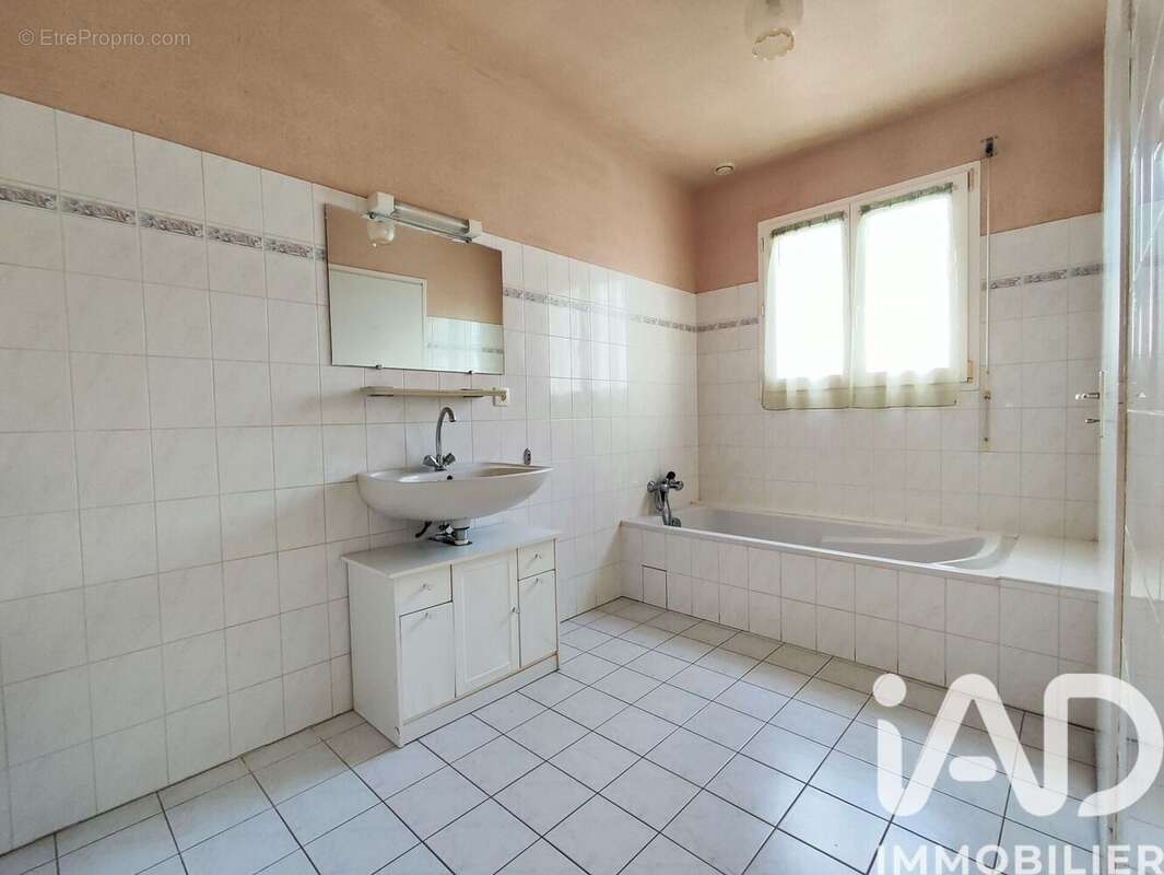 Maison 110 m² à Locmine  - photo 9
