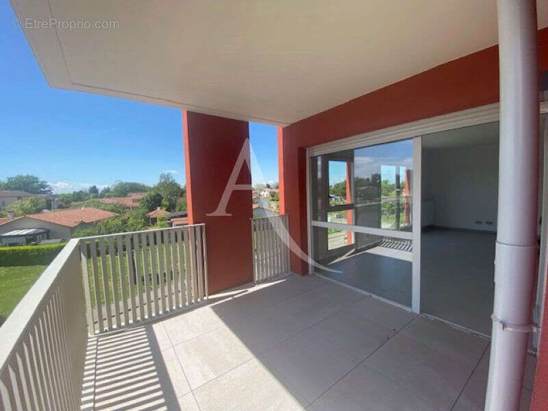Appartement à PERONNAS
