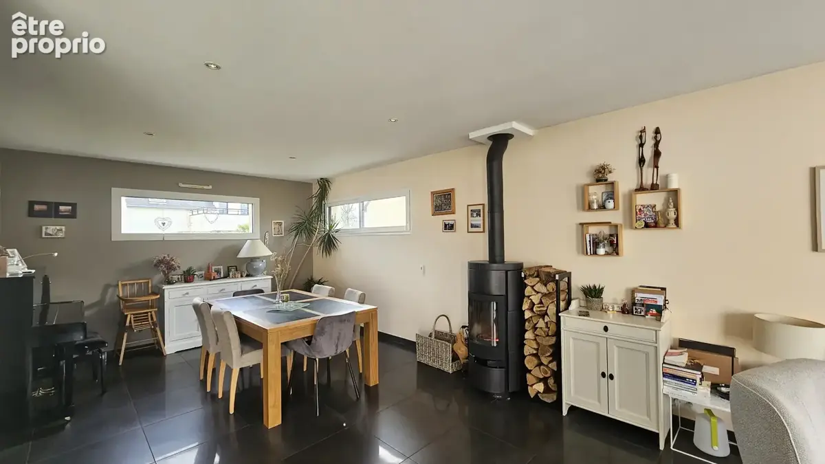 Belles prestations pour cette maison (150 m2) sur terrain de 563 m2 clos. - photo 3