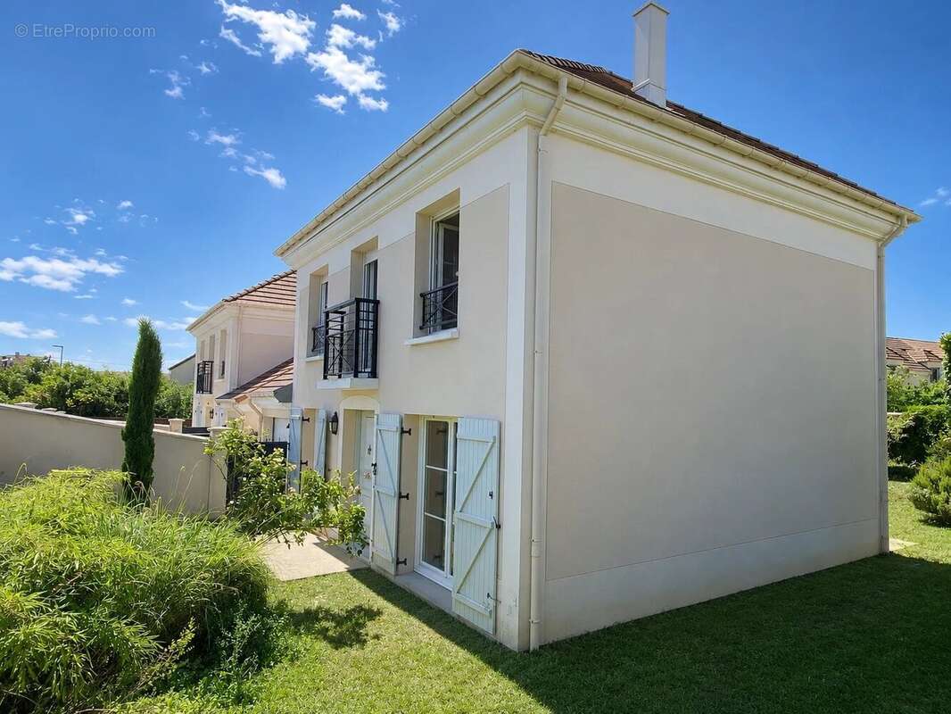 Maison à CHANTELOUP-LES-VIGNES