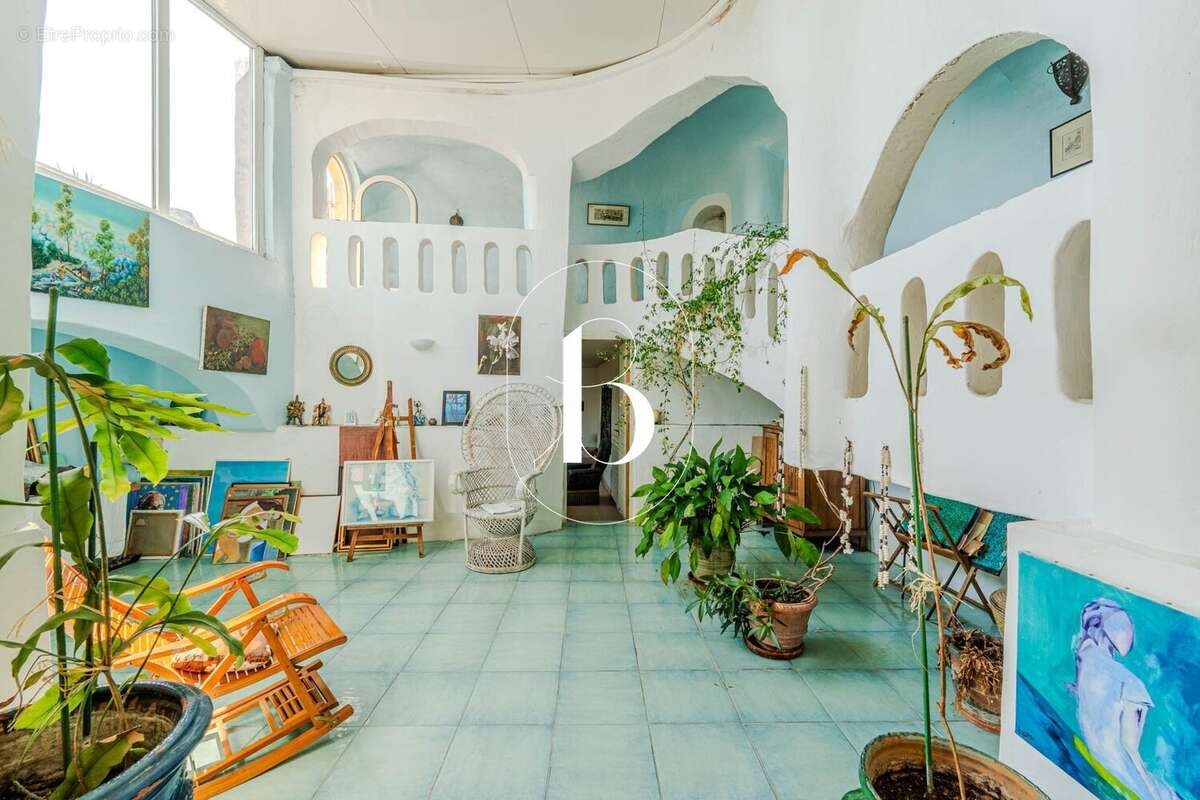 UZÈS  Propriété de caractère aux volumes spectaculaires, jardin paysager et piscine - photo 25