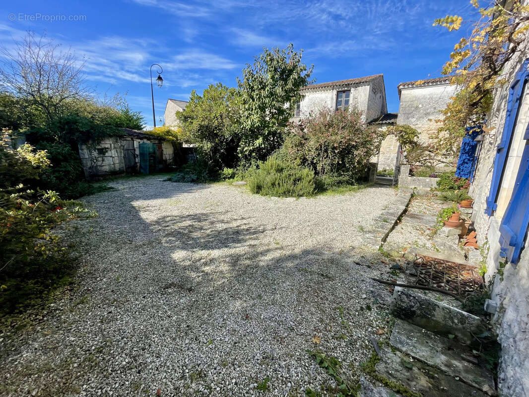 Maison à CRAZANNES