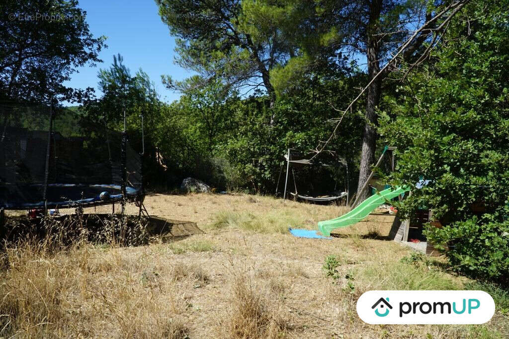 Terrain à LA ROQUE-D&#039;ANTHERON