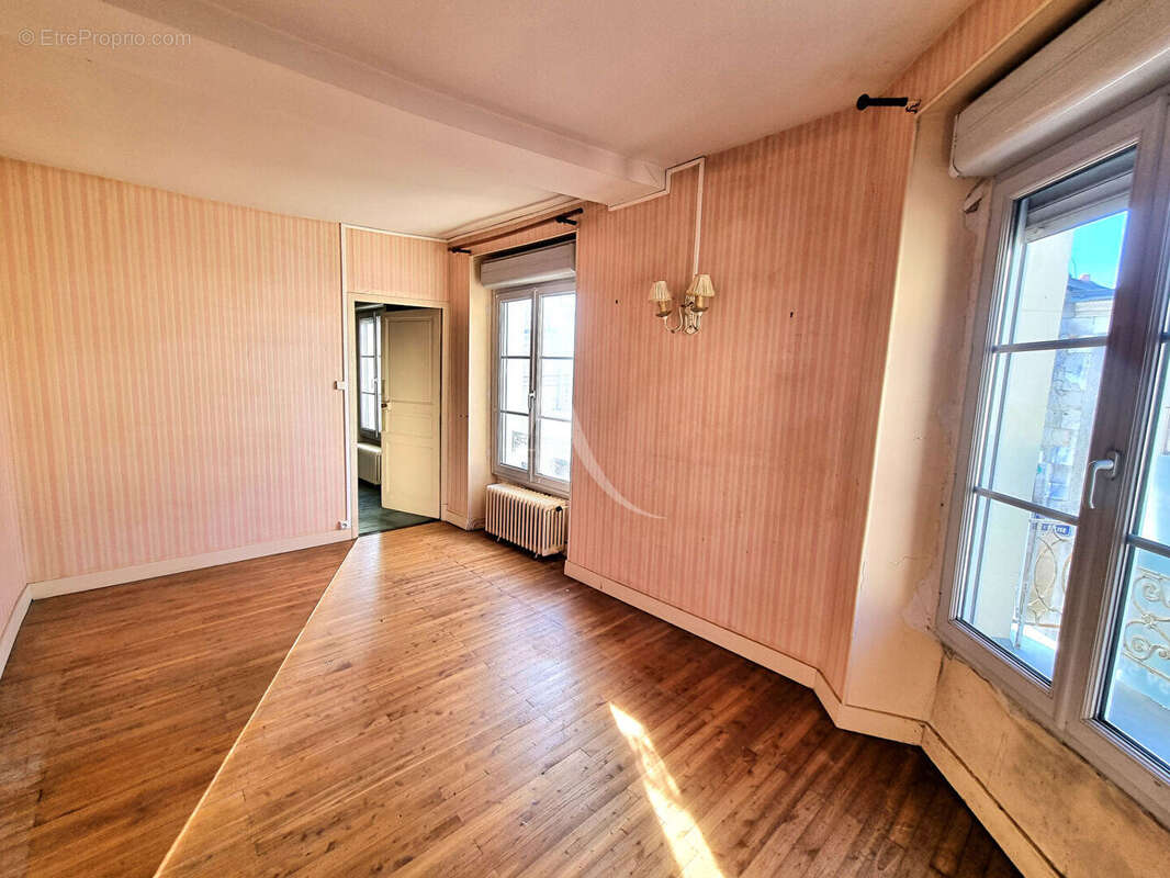 Appartement à CHATEAUNEUF-SUR-SARTHE