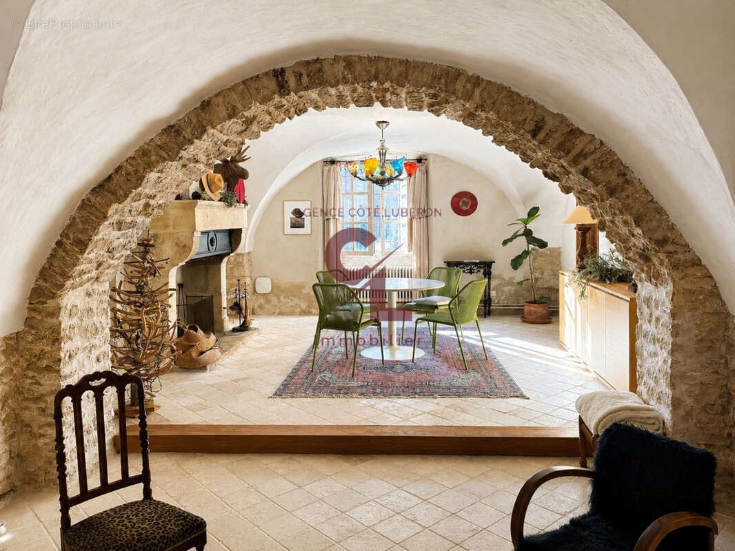 Maison 285 m² à Cabrieres-D'avignon  - photo 5