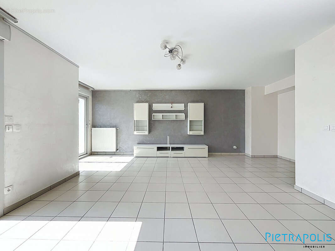 Appartement à CESSY