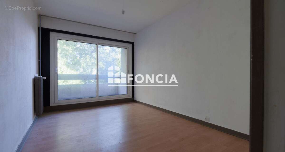 Appartement à LE COUDRAY-MONTCEAUX