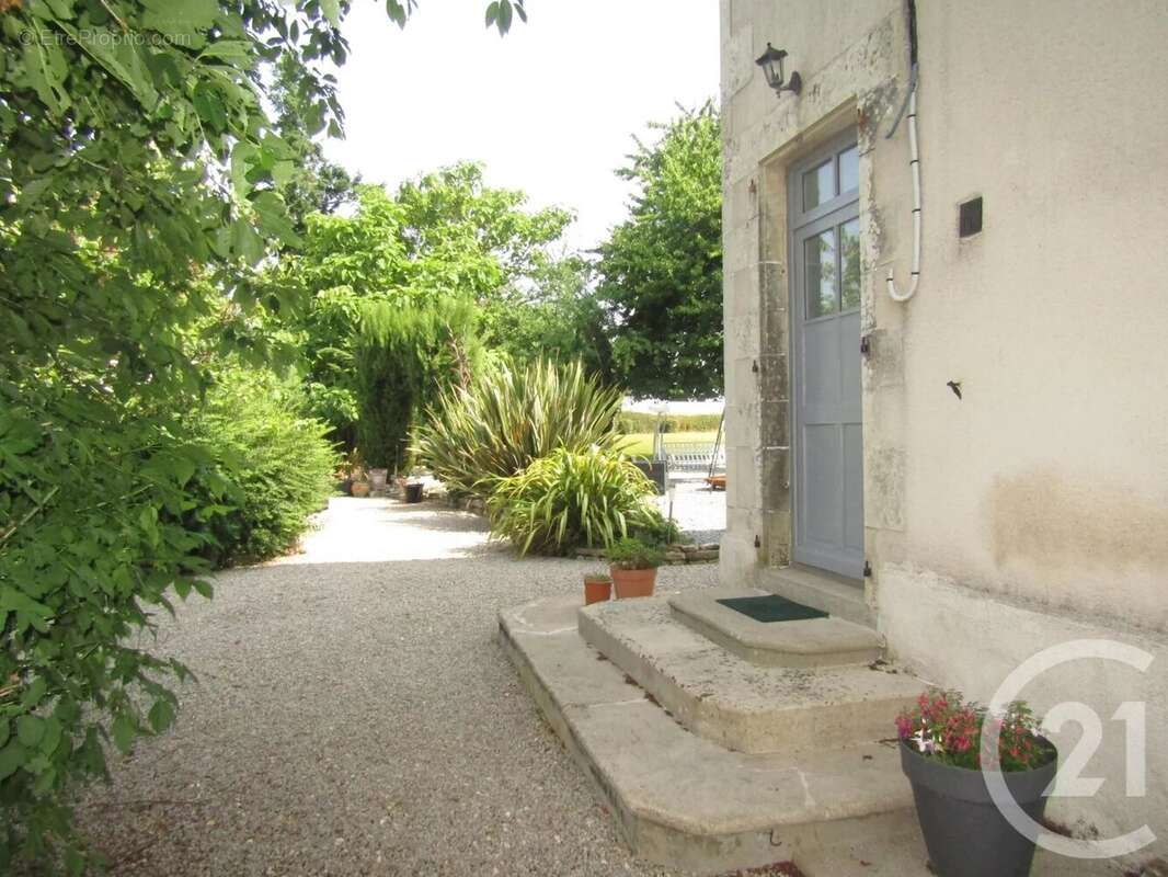 Maison à SAINT-COUTANT
