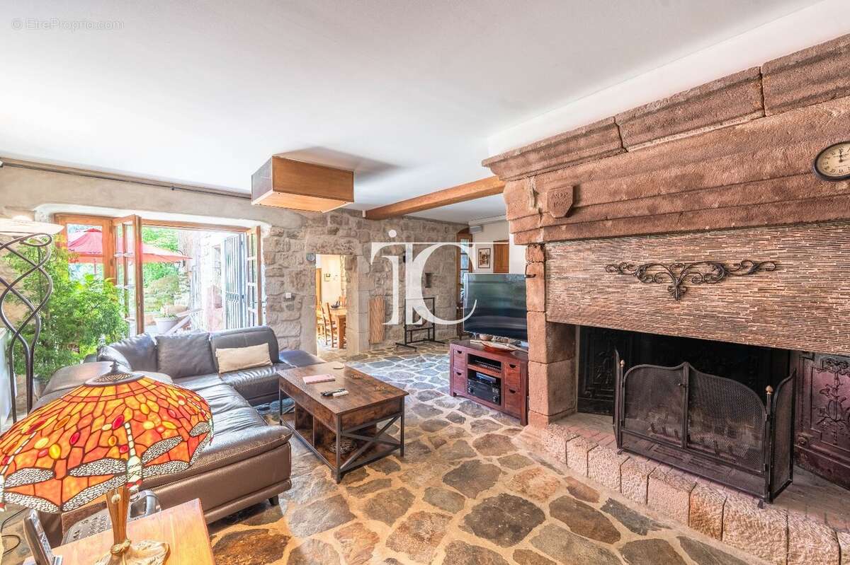 Maison à LABLACHERE