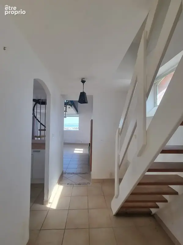 Maison 2 chambres - vue mer  - stationnement - photo 10