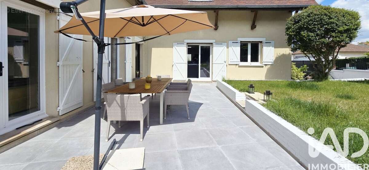 Photo 2 - Maison à MONTEVRAIN