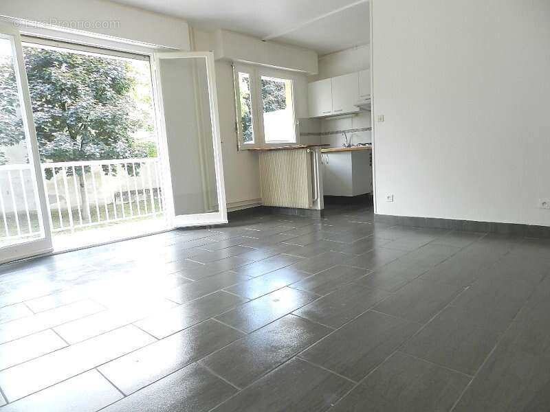 Appartement à SAINT-MAUR-DES-FOSSES
