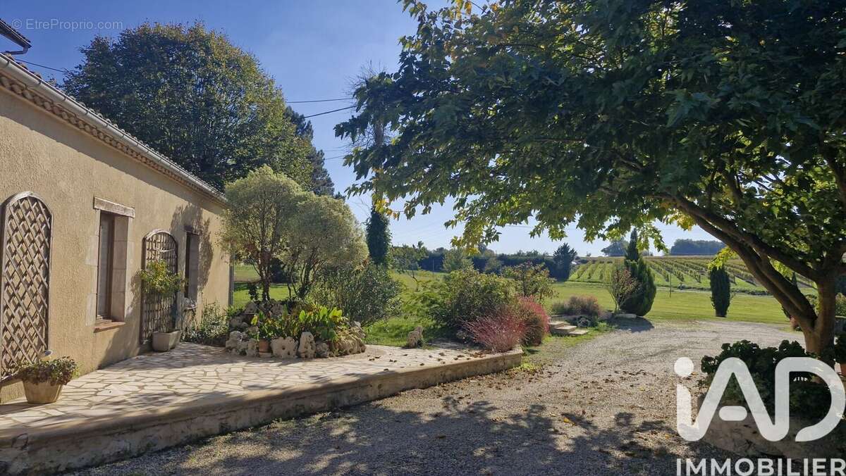 Maison 400 m² à Les Leves-Et-Thoumeyragues  - photo 8