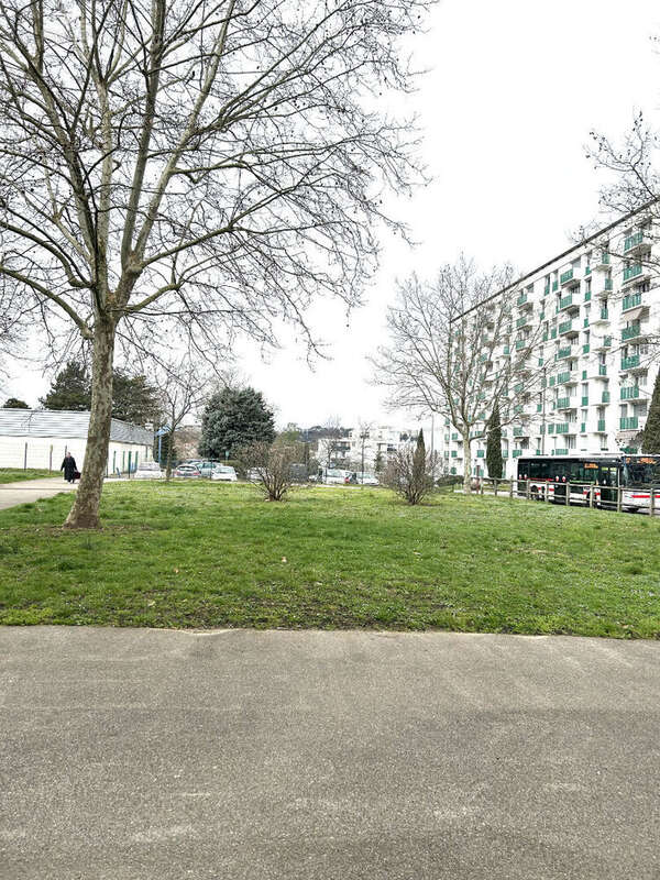 Commerce à PIERRE-BENITE