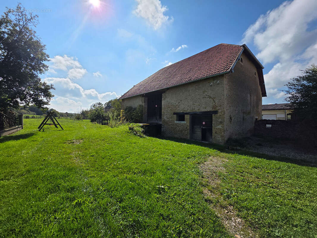 Maison à GONDENANS-MONTBY