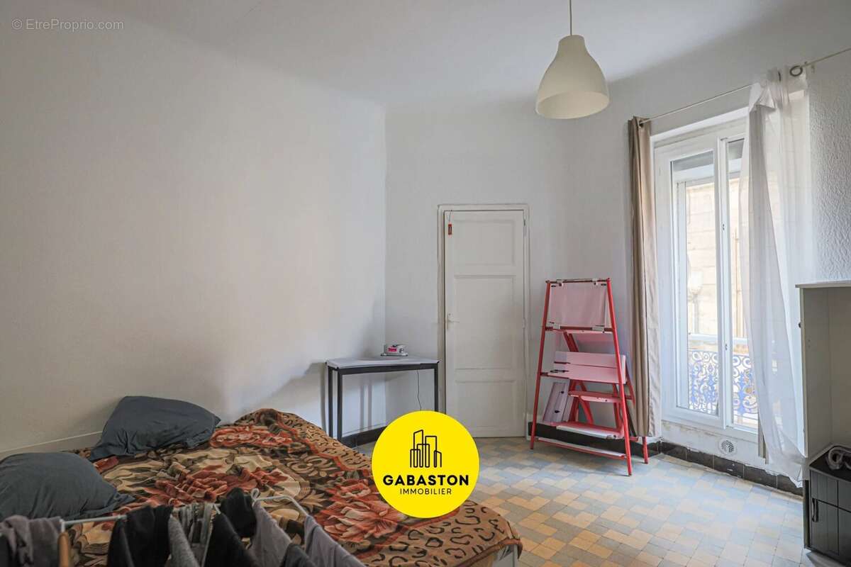 Appartement à MARSEILLE-4E