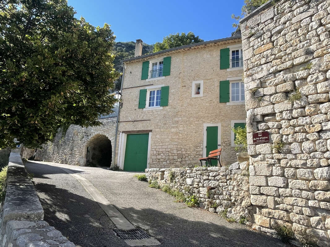 Monieux, proche sault, maison de village a renover, avec jardin et garage - photo 6