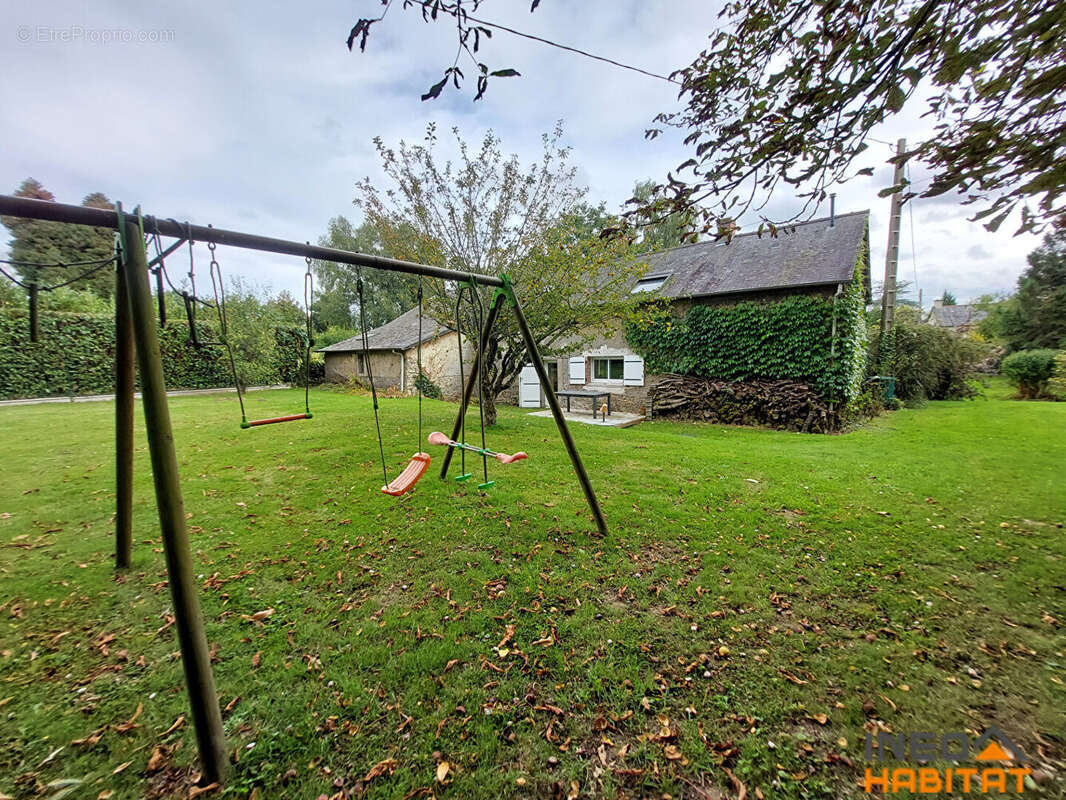 Maison à MONTREUIL-LE-GAST