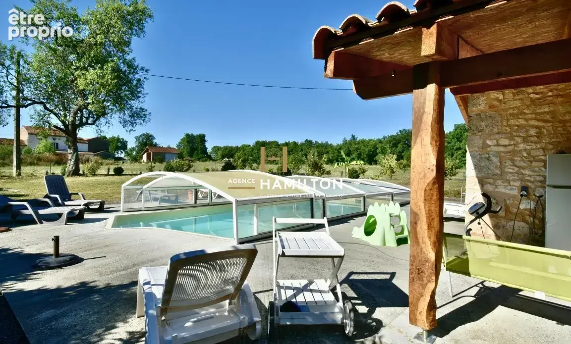 Superbe maison en pierre rénovée, avec bois et terrains attenants - photo 15