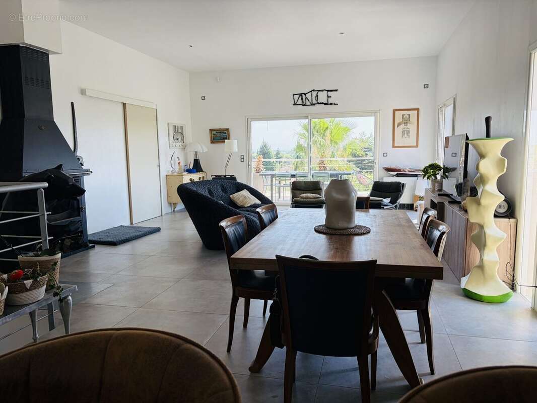 Maison 201 m² à Villeneuve-Les-Avignon  - photo 7