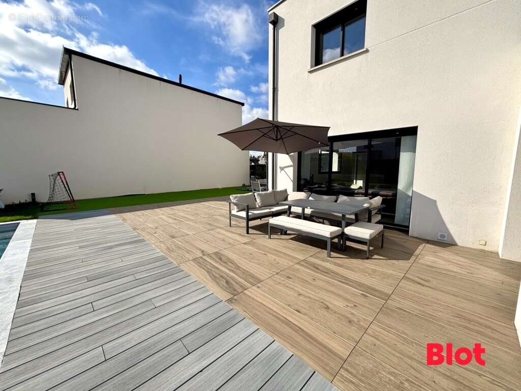 Maison à SAINT-ERBLON