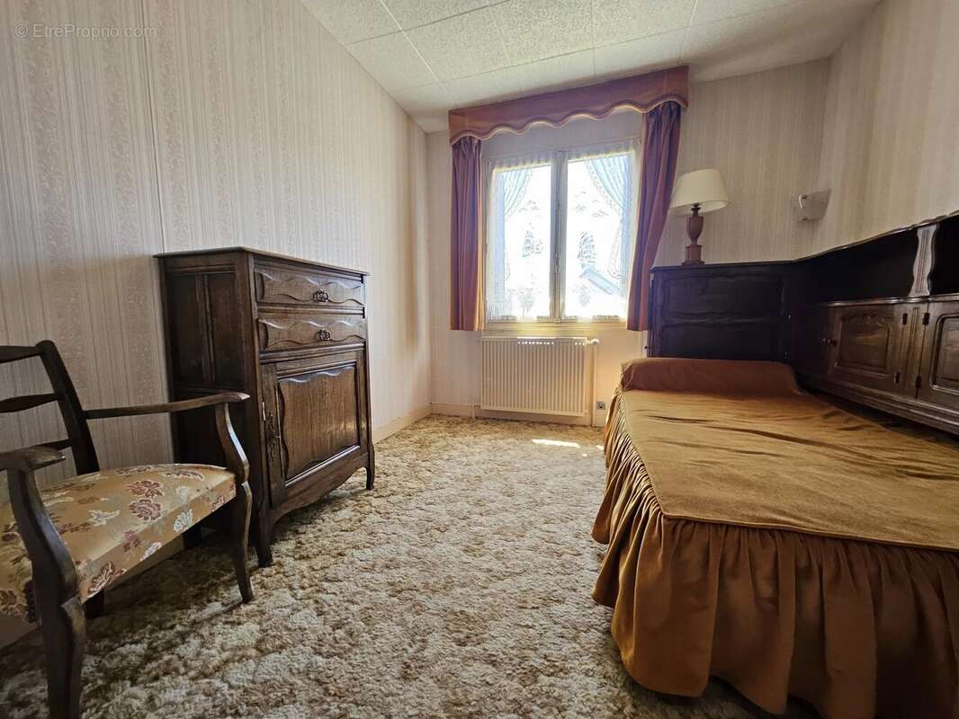 Gravigny Centre – Maison sur sous-sol avec 2 garages, dont un pour camping-car, sur terrain de 1 401 m² - photo 8