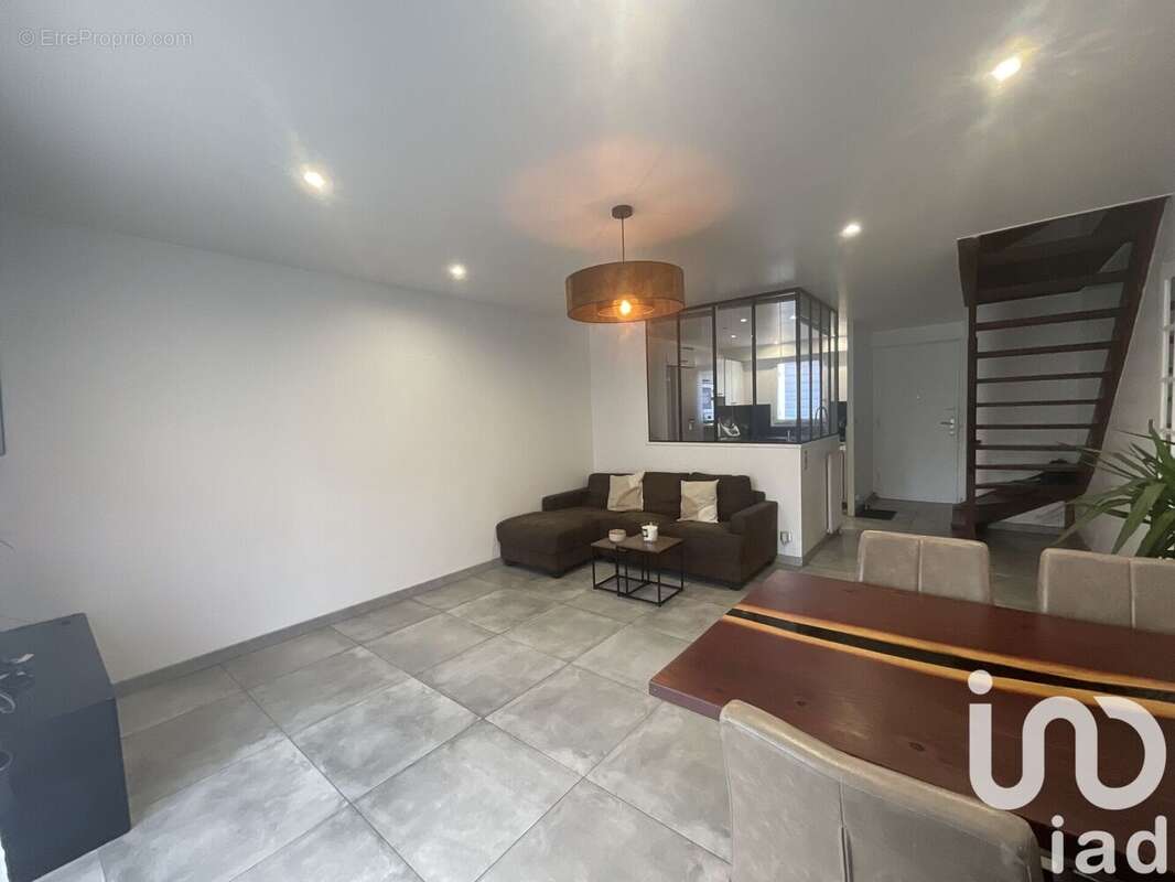 Photo 2 - Maison à VERT-SAINT-DENIS