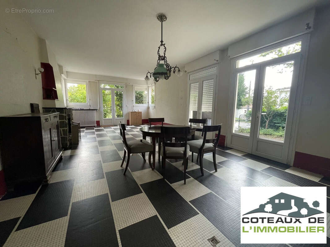 Maison à BLANZAC-PORCHERESSE